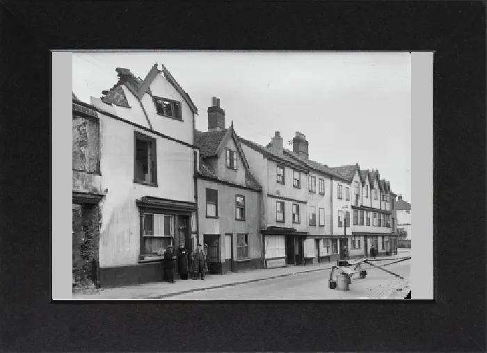 Gerahmter Druck : Eichenstraße Norwicht, 1942 a42_03736 Gerahmter Druck : Eichenstraße Norwicht, 1942 a42_03736