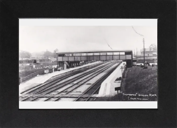 Gerahmter Druck : Badmintonstation, Gloucestershire, um 1903 Gerahmter Druck : Badmintonstation, Gloucestershire, um 1903