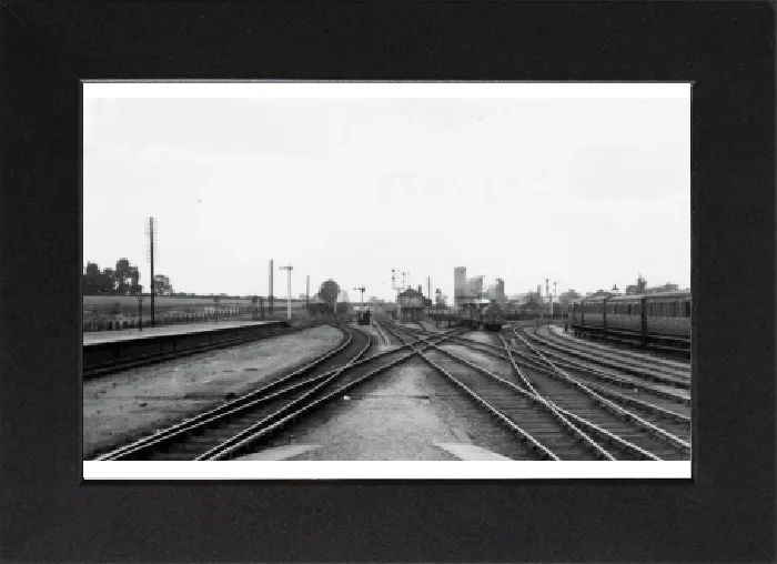 Gerahmter Druck : Dortmunder Straße und Bahnhofssignalhäuschen in Oxfordshire um 1910 Gerahmter Druck : Dortmunder Straße und Bahnhofssignalhäuschen in Oxfordshire um 1910