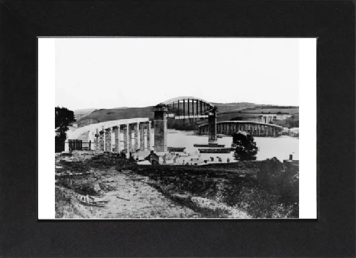 Gerahmter Druck : Bau des König-Albert-Bahnhofs in Saltspring, 1858 Gerahmter Druck : Bau des König-Albert-Bahnhofs in Saltspring, 1858
