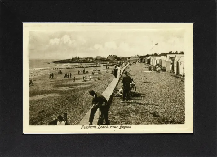 Gerahmter Druck : Feldplatz am Felpham Strand in der Nähe von Bognor Regis im Südwestengland Gerahmter Druck : Feldplatz am Felpham Strand in der Nähe von Bognor Regis im Südwestengland