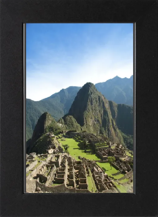 Gerahmter Druck : Die Ruinen von Machu Picchu mit dem Hügel Huayna Picchu im Hintergrund und Weltkulturerbe der UNESCO
