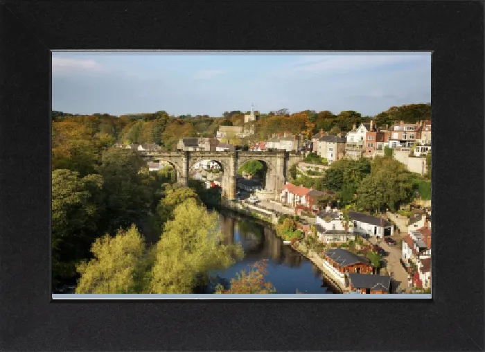 Gerahmter Druck : Tunnelbrücke von Knaresborough und Fluss Nidd im Herbst, Nord-Yorkshire Gerahmter Druck : Tunnelbrücke von Knaresborough und Fluss Nidd im Herbst, Nord-Yorkshire