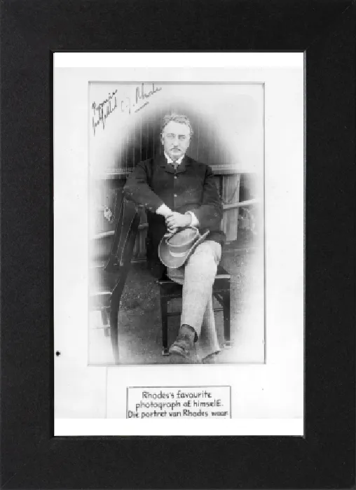 Gerahmter Druck : CECIL JOHN RHODES (1853-1902). Englischer Verwaltungschef und Finanzier in Südafrika. Gerahmter Druck : CECIL JOHN RHODES (1853-1902). Englischer Verwaltungschef und Finanzier in Südafrika.