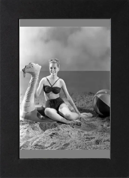 Gerahmter Druck : Katharina Marsh lächelt im Werbebild für Brighton Rock (1947) Gerahmter Druck : Katharina Marsh lächelt im Werbebild für Brighton Rock (1947)