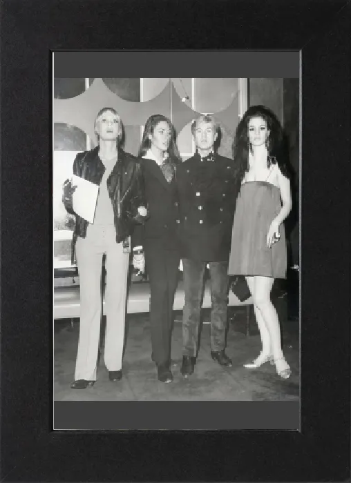 Gerahmter Druck : Niko, Mary Woronow und Andy Warholt sowie Susanne Bottomley Gerahmter Druck : Niko, Mary Woronow und Andy Warholt sowie Susanne Bottomley