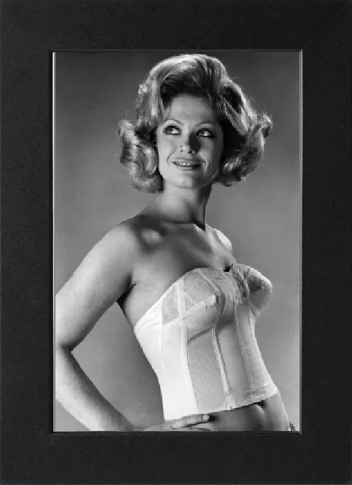 Gerahmter Druck : Mode Unterwäsche 1950er Jahres Schlüpfer Baskia Frühjahr 1971 P018268 Gerahmter Druck : Mode Unterwäsche 1950er Jahres Schlüpfer Baskia Frühjahr 1971 P018268