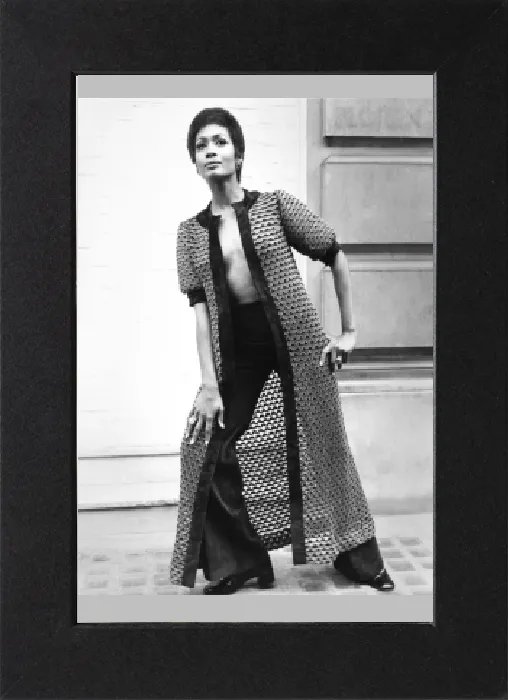 Gerahmter Druck : Mode 1960er Jahre: Ein Auge-fänger aus The House of Worth. The House of Worth haben vorgestellt. Gerahmter Druck : Mode 1960er Jahre: Ein Auge-fänger aus The House of Worth. The House of Worth haben vorgestellt.