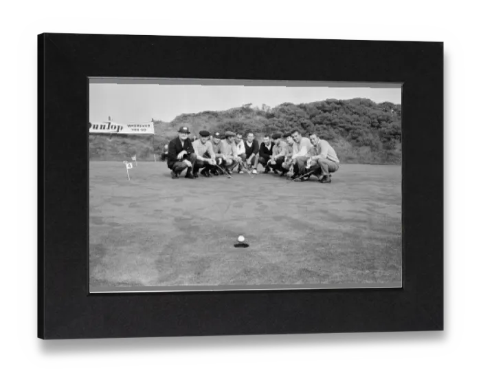 Gerahmter Druck : Die US-amerikanische Ryder-Cup-Mannschaft von 1965, bei der Königsklasse im Royal Birkdale Golfclub in Südport am 5. Oktober 1965 Gerahmter Druck : Die US-amerikanische Ryder-Cup-Mannschaft von 1965, bei der Königsklasse im Royal Birkdale Golfclub in Südport am 5. Oktober 1965