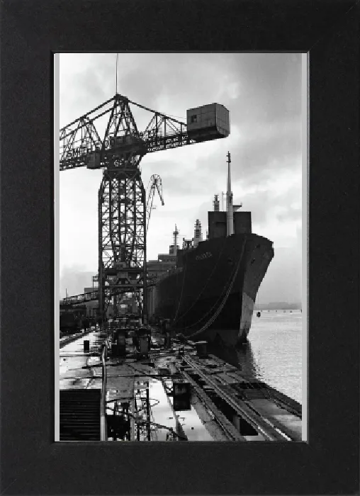 Gerahmter Druck : Schifgebäudebautechnik am Smith's Dock in Middlesbrough im NordYorkshire 1972