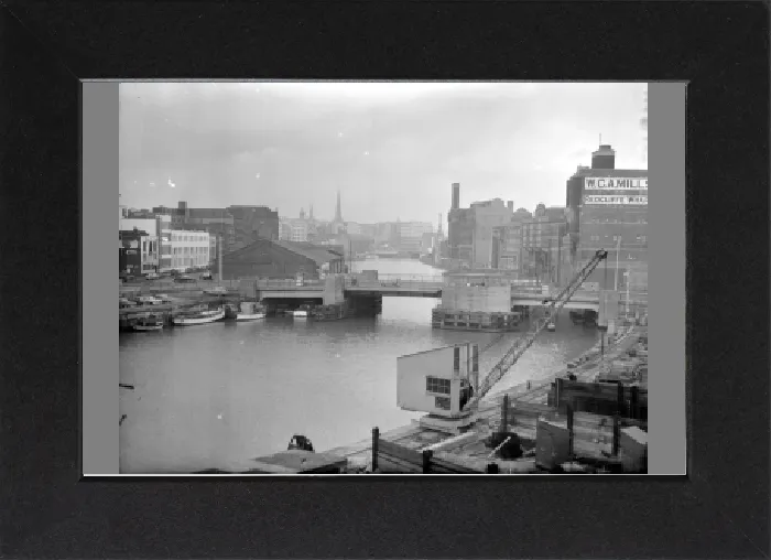 Gerahmter Druck : Das Floating Harbour und der Redcliffe Wharf, Bristol im frühen Jahrzehnt nach dem Zweiten Weltkrieg sind jetzt für den Neubau vorgesehen
