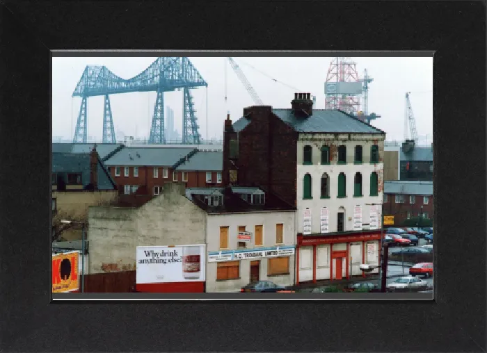 Gerahmter Druck : Szenen in St Hildas, Middlesbrough am 11. Dezember 1992 Gerahmter Druck : Szenen in St Hildas, Middlesbrough am 11. Dezember 1992