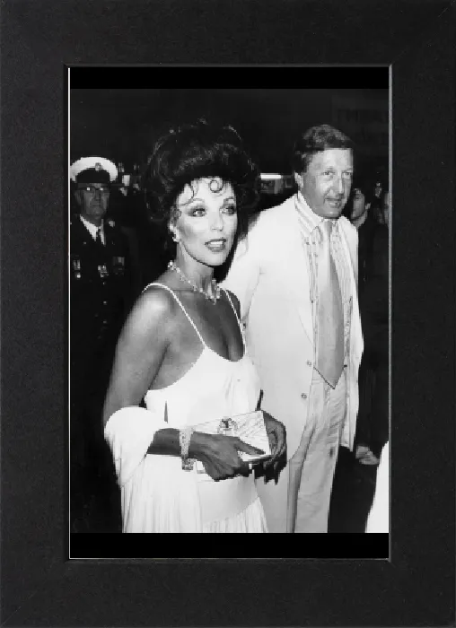 Gerahmter Druck : Joan Collins und Ehemann Ron Kass bei der Uraufführung von 'The Stud' - April 1978 Gerahmter Druck : Joan Collins und Ehemann Ron Kass bei der Uraufführung von 'The Stud' - April 1978