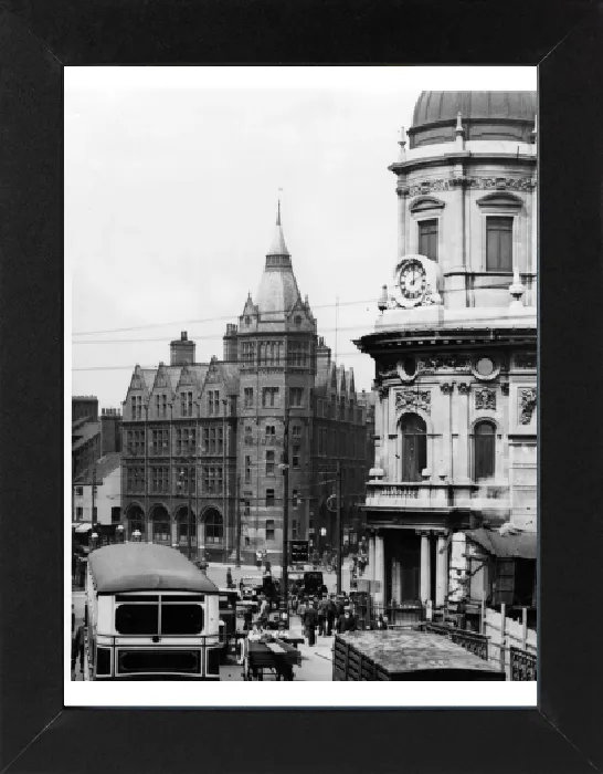 Gerahmter Druck : Szenen auf der Humberbrücke im OstYorkshire mit dem Prüdenzturm am Queen-Victoria-Platz Gerahmter Druck : Szenen auf der Humberbrücke im OstYorkshire mit dem Prüdenzturm am Queen-Victoria-Platz