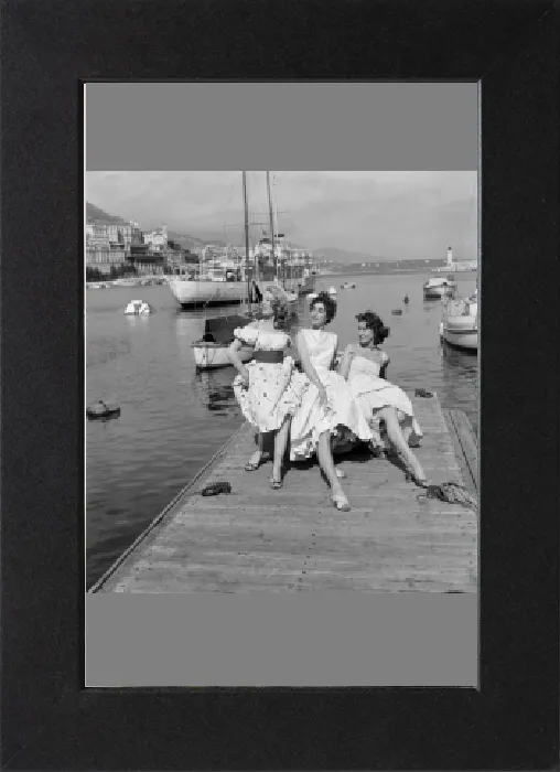 Gerahmter Druck : Die Ankunft von Grace Kelly nach Monaco für ihre Hochzeit mit Prinz Rainier III im Gerahmter Druck : Die Ankunft von Grace Kelly nach Monaco für ihre Hochzeit mit Prinz Rainier III im