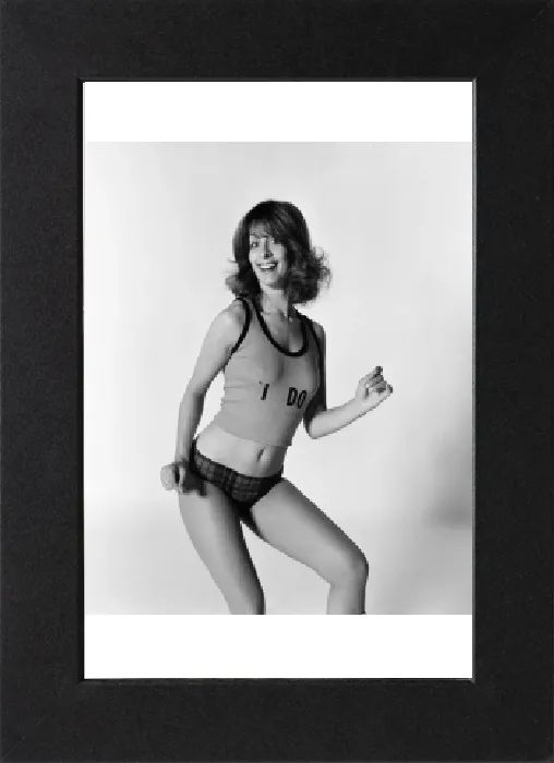 Gerahmter Druck : Dee Dee Wilde, Tanzpartnerin des Pans-People-Tanztroupes Gerahmter Druck : Dee Dee Wilde, Tanzpartnerin des Pans-People-Tanztroupes