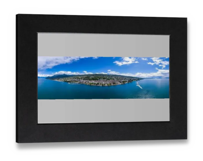 Gerahmter Druck : Luftpanoramablick über die Stadt Evian (Evian-Les-Bains), gelegen im Département Haute-Savoie, Frankreich Gerahmter Druck : Luftpanoramablick über die Stadt Evian (Evian-Les-Bains), gelegen im Département Haute-Savoie, Frankreich