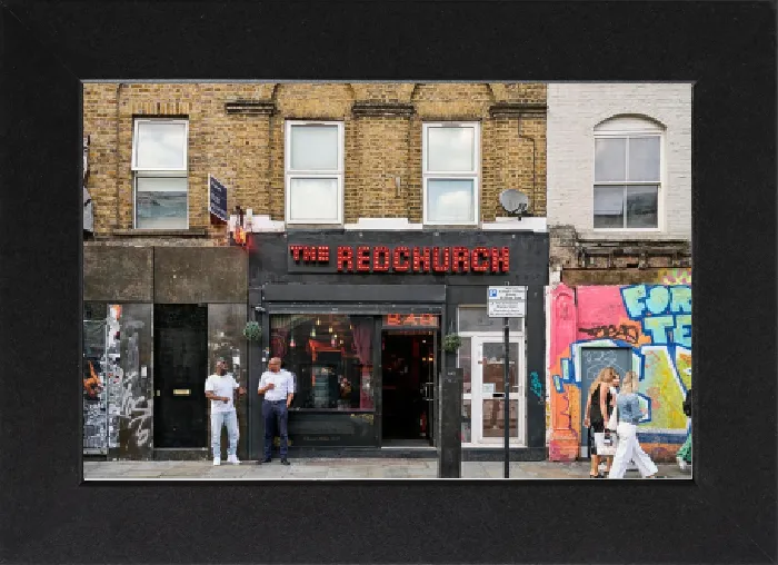 Gerahmter Druck : Das Leben und die Kultur von Shoreditch, Redchurch Street. Gerahmter Druck : Das Leben und die Kultur von Shoreditch, Redchurch Street.