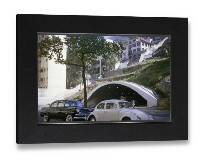 Gerahmter Druck : Straßentunnel durch einen Berg, Copacabana, Rio de Janeiro, Brasilien, Südamerika 1962. Gerahmter Druck : Straßentunnel durch einen Berg, Copacabana, Rio de Janeiro, Brasilien, Südamerika 1962.