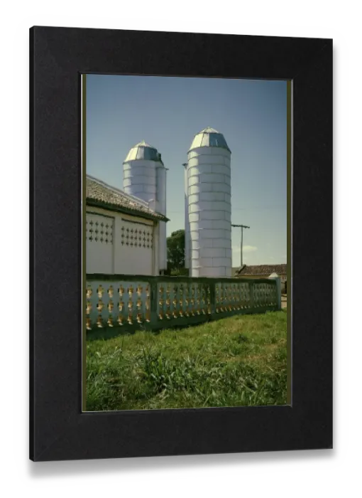 Gerahmter Druck : Silos auf einer Rinderfarm, Fazenda Sant Anna, Campinas, Brasilien, Südamerika 1962. Gerahmter Druck : Silos auf einer Rinderfarm, Fazenda Sant Anna, Campinas, Brasilien, Südamerika 1962.