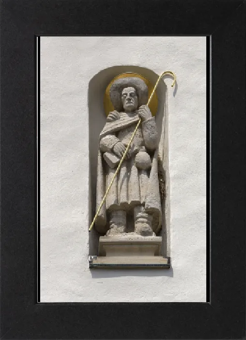 Gerahmter Druck : Figur des Heiligen Jakobus an der Pfarrkirche von St. Gerahmter Druck : Figur des Heiligen Jakobus an der Pfarrkirche von St.