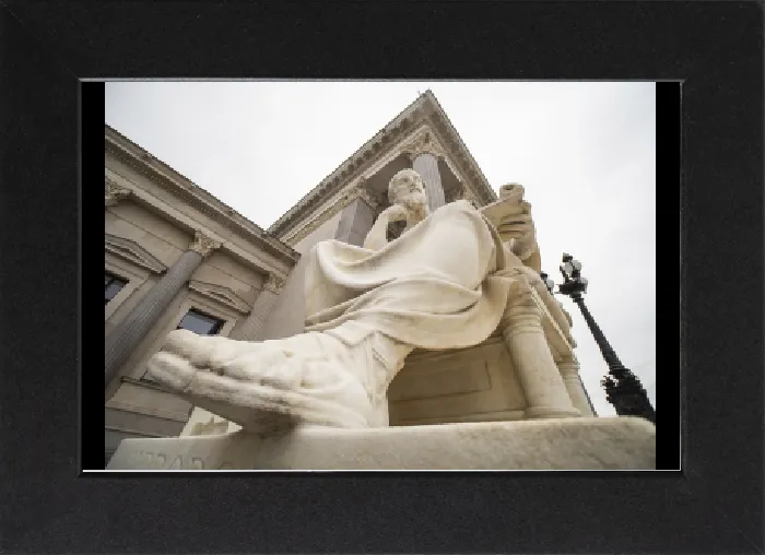 Gerahmter Druck : Büste des Herodot, Skulptur vor dem Parlament in Wien. Gerahmter Druck : Büste des Herodot, Skulptur vor dem Parlament in Wien.