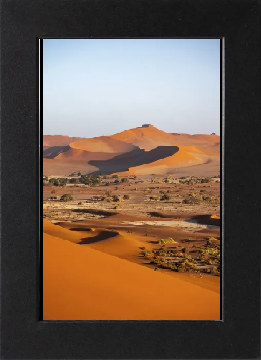 Gerahmter Druck : Große rote Sanddünen in der Namib-Wüste