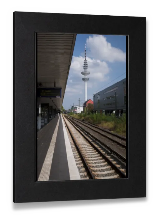 Gerahmter Druck : S-Bahn, Fernsehturm, Sternschanze Gerahmter Druck : S-Bahn, Fernsehturm, Sternschanze