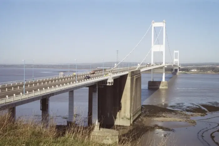 Gerahmter Druck : Südbrücke. Die Liste A des erste Severn Bridge mit der Autobahnbrücke M4