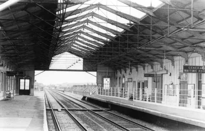 Gerahmter Druck : Exeter St Thomas Bahnhof, Devon, 1959 Gerahmter Druck : Exeter St Thomas Bahnhof, Devon, 1959