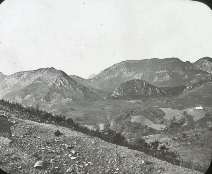 Gerahmter Druck : Berg der Affen Gerahmter Druck : Berg der Affen