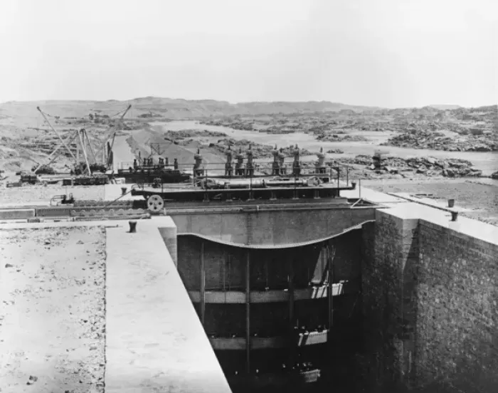 Gerahmter Druck : Aswan-Damm Gerahmter Druck : Aswan-Damm