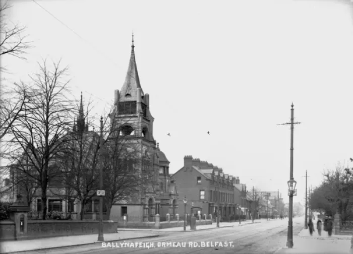 Gerahmter Druck : Ballynafeigh, Ormeaustraße, Belfast Gerahmter Druck : Ballynafeigh, Ormeaustraße, Belfast