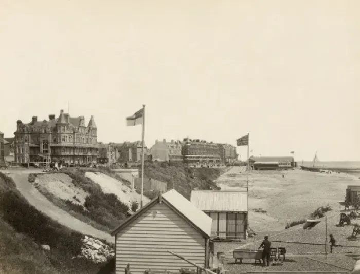 Gerahmter Druck : BEXHILL. Die Küstenstraße in Bexhill, Ost-Sussex; Datum: um 1900 Gerahmter Druck : BEXHILL. Die Küstenstraße in Bexhill, Ost-Sussex; Datum: um 1900