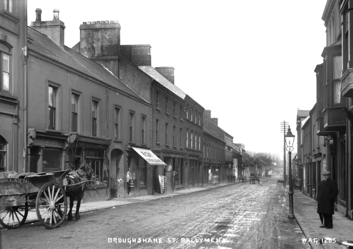 Gerahmter Druck : Broughshane St, Ballymena Gerahmter Druck : Broughshane St, Ballymena
