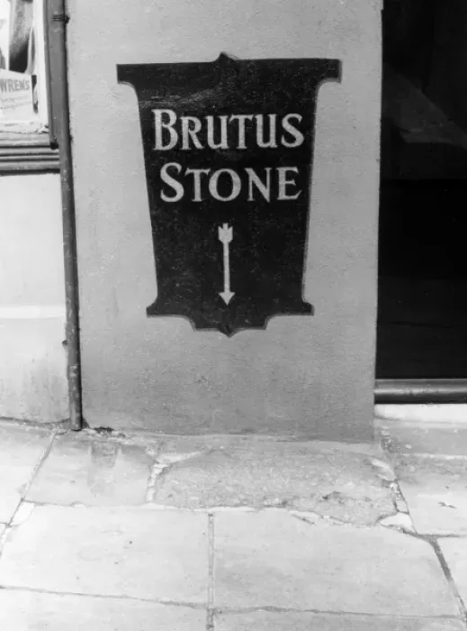Gerahmter Druck : Der Brutusstein Gerahmter Druck : Der Brutusstein
