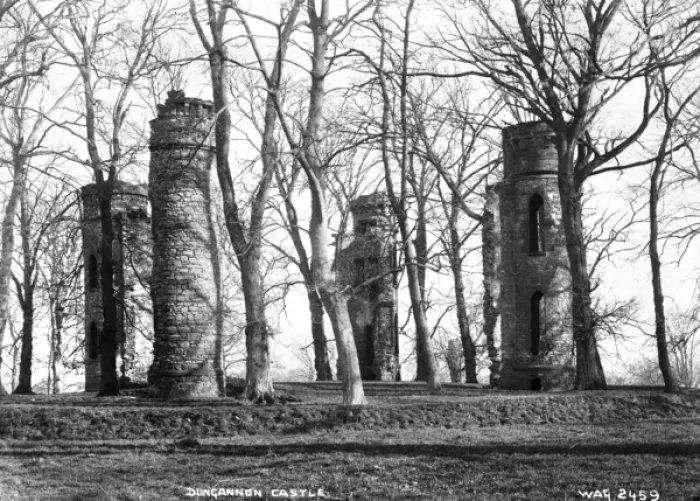 Gerahmter Druck : Dunganonsburg Schloss Gerahmter Druck : Dunganonsburg Schloss