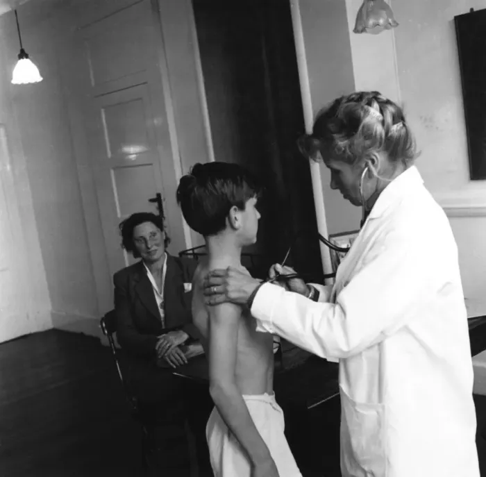 Gerahmter Druck : Prüfung eines Schülern / 1958 Gerahmter Druck : Prüfung eines Schülern / 1958