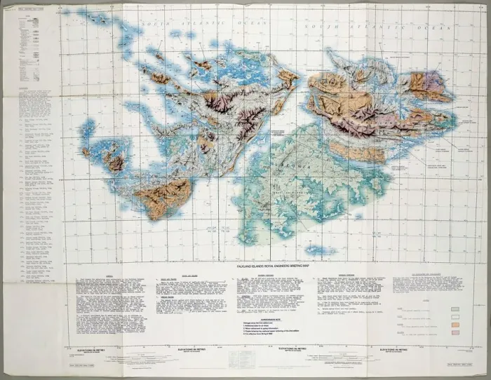 Gerahmter Druck : Karten der Falklands-Inseln für den Königlichen Ingenieur, 1982 Gerahmter Druck : Karten der Falklands-Inseln für den Königlichen Ingenieur, 1982