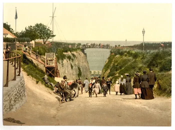 Gerahmter Druck : Die Kluft, Margat, England Gerahmter Druck : Die Kluft, Margat, England