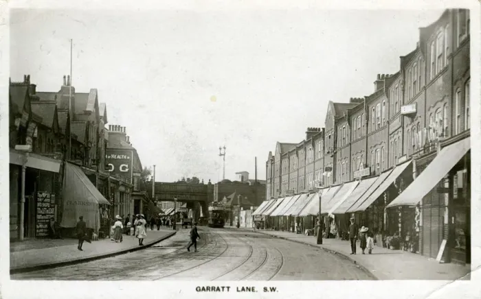 Gerahmter Druck : Garratt Lane in Wandsworth im Londoner Stadtteil Gerahmter Druck : Garratt Lane in Wandsworth im Londoner Stadtteil