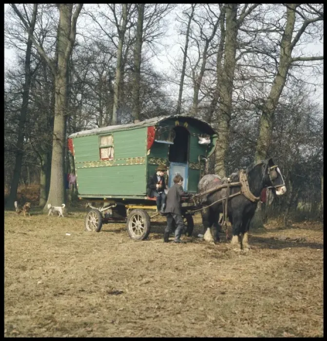Gerahmter Druck : Zigeunerkarawan - 1973 Gerahmter Druck : Zigeunerkarawan - 1973