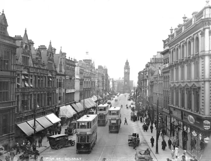 Gerahmter Druck : Hochstraße in Belfast