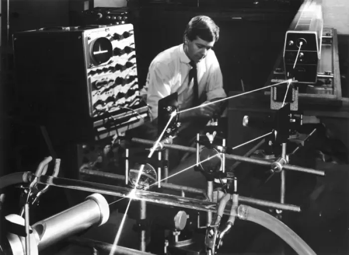 Gerahmter Druck : Laseroptikum 1968 Gerahmter Druck : Laseroptikum 1968