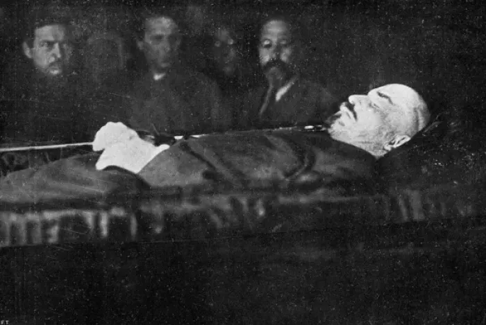 Gerahmter Druck : Lenin im Sarg Gerahmter Druck : Lenin im Sarg