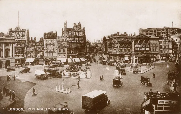 Gerahmter Druck : London - Piccadilly-Circus im Jahrzehnt der zwanziger Jahre Gerahmter Druck : London - Piccadilly-Circus im Jahrzehnt der zwanziger Jahre