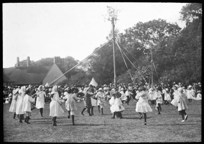 Gerahmter Druck : Maypoledanz - Foto Gerahmter Druck : Maypoledanz - Foto