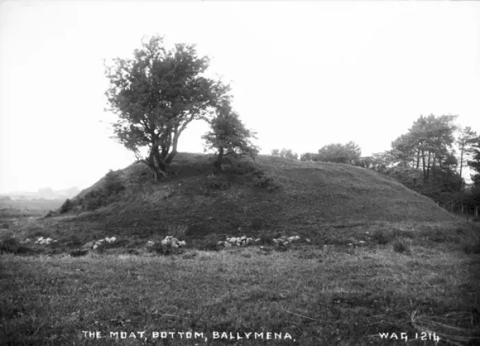 Gerahmter Druck : Die Mauer, Untergrund, Ballymena