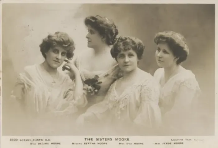 Gerahmter Druck : Moore Schwestern / 1904 Gerahmter Druck : Moore Schwestern / 1904