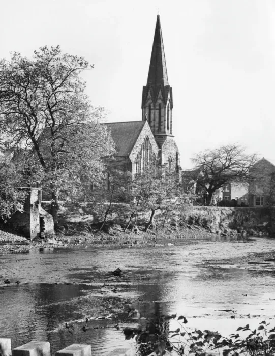 Gerahmter Druck : Mörtepth Kirche Gerahmter Druck : Mörtepth Kirche